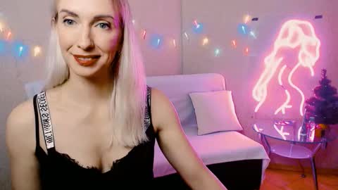 Snapshot of cute_smile_shy chatting on 12-18-25, 08:48 cute_smile_shy online show from 12-18-25, 08:48