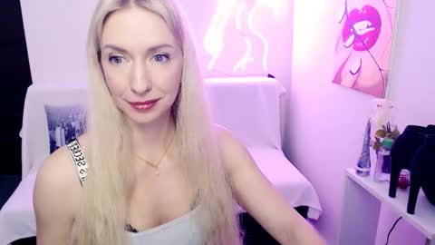 Snapshot of cute_smile_shy chatting on 02-21-26, 10:33 cute_smile_shy online show from 02-21-26, 10:33