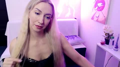 Snapshot of cute_smile_shy chatting on 03-03-26, 09:21 cute_smile_shy online show from 03-03-26, 09:21