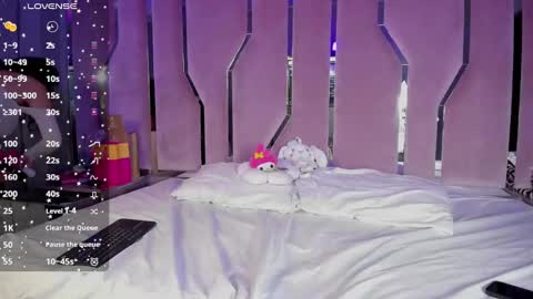 Snapshot of cute_stoone chatting on 12-30-24, 10:23 SOLEI online show from 12-30-24, 10:23