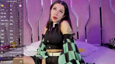 Snapshot of cute_stoone chatting on 01-24-25, 08:43 SOLEI online show from 01-24-25, 08:43