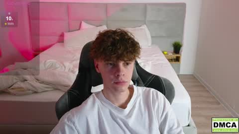 Snapshot of cute_thomas chatting on 02-01-25, 12:29 Thomas - online show from 02-01-25, 12:29