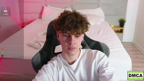 Snapshot of cute_thomas chatting on 02-05-25, 03:23 Thomas - online show from 02-05-25, 03:23