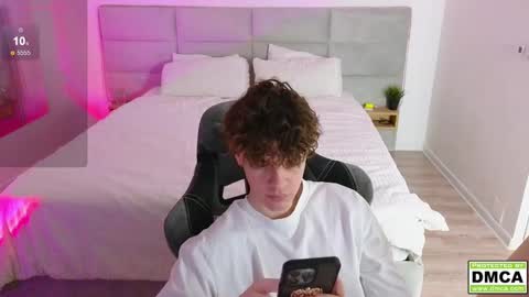 Snapshot of cute_thomas chatting on 02-10-25, 05:30 Thomas - online show from 02-10-25, 05:30