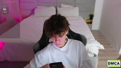 Snapshot of cute_thomas chatting on 02-10-25, 08:31 Thomas - online show from 02-10-25, 08:31