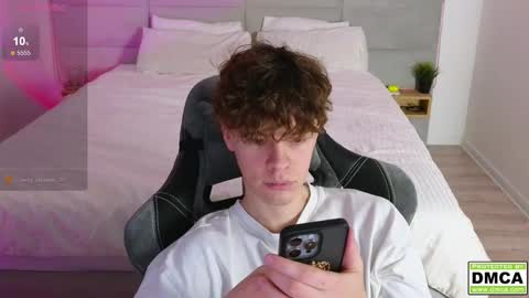 Snapshot of cute_thomas chatting on 02-11-25, 08:42 Thomas - online show from 02-11-25, 08:42