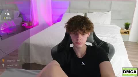 Snapshot of cute_thomas chatting on 03-11-25, 10:31 Thomas - online show from 03-11-25, 10:31