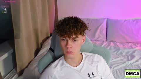 Snapshot of cute_thomas chatting on 10-22-25, 07:35 Thomas - online show from 10-22-25, 07:35