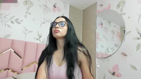 Snapshot of cutebaby4u_ chatting on 09-30-25, 10:53 Emmy online show from 09-30-25, 10:53