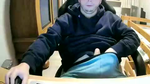 Cuteboy090 online show from 11-19-25, 05:02