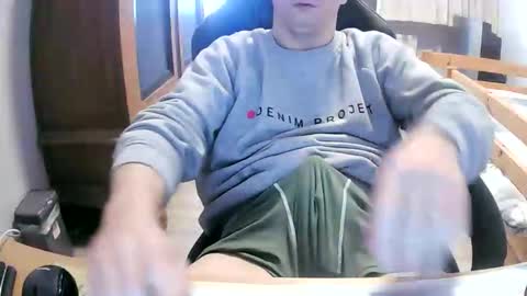 Cuteboy090 online show from 04-16-26, 09:32