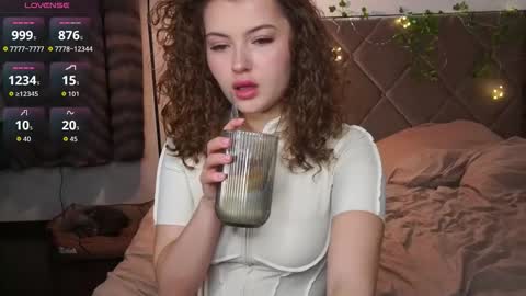 Snapshot of cutecurlysue chatting on 02-18-26, 09:11 Dasha online show from 02-18-26, 09:11