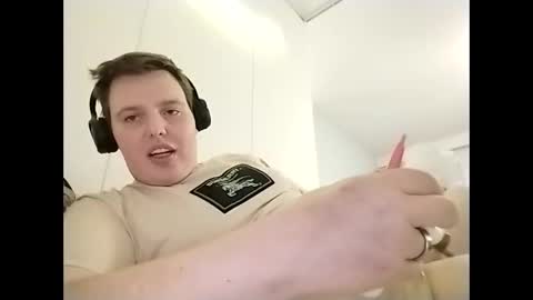 Snapshot of cutedude92 chatting on 11-21-25, 06:45 CuteguyBWC92 online show from 11-21-25, 06:45