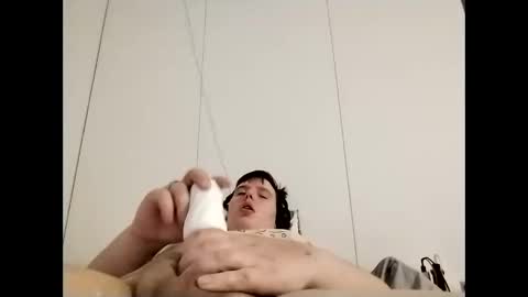 Snapshot of cutedude92 chatting on 12-16-25, 05:01 CuteguyBWC92 online show from 12-16-25, 05:01