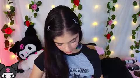 Snapshot of cutee_andrea chatting on 11-19-25, 02:22 Andrea 3 online show from 11-19-25, 02:22