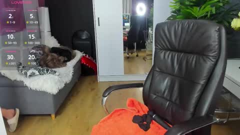 Lexy online show from 11-20-25, 06:18