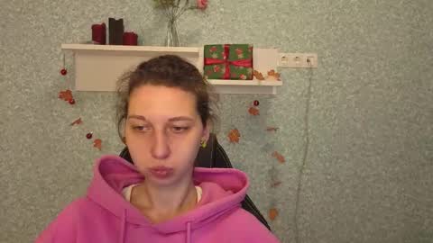 Elli online show from 12-17-25, 05:24