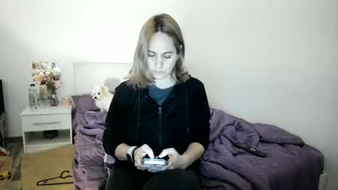 Snapshot of cutehana chatting on 12-18-25, 03:07 MADY online show from 12-18-25, 03:07