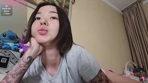Snapshot of cutemindxo chatting on 06-05-26, 04:56 Niia online show from 06-05-26, 04:56