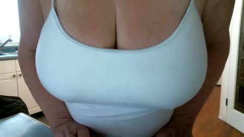 CuteNlil online show from 01-30-25, 07:26