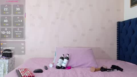 cutepetitee online show from 10-30-25, 07:25