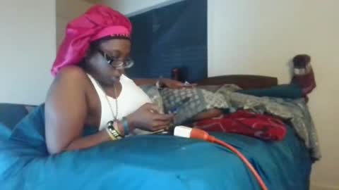 mary mack online show from 10-27-25, 01:15