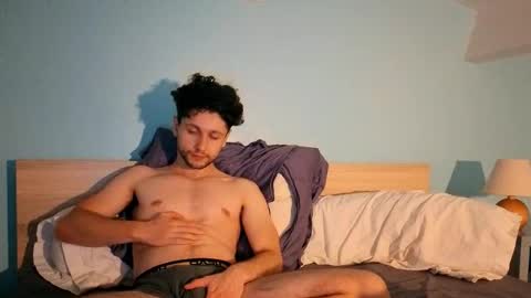 Snapshot of cutesubtwink101 chatting on 10-31-25, 01:06 cutesubtwink101 online show from 10-31-25, 01:06