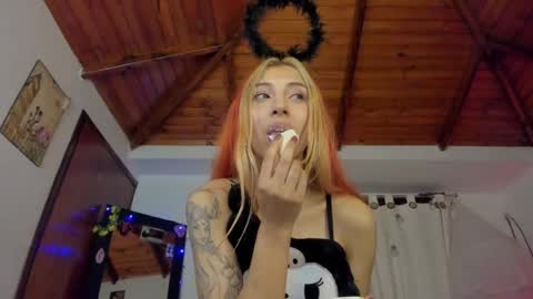 cuteweed420 online show from 12-20-24, 06:50