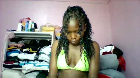 Snapshot of cutezola chatting on 09-09-25, 06:46 cutezola online show from 09-09-25, 06:46