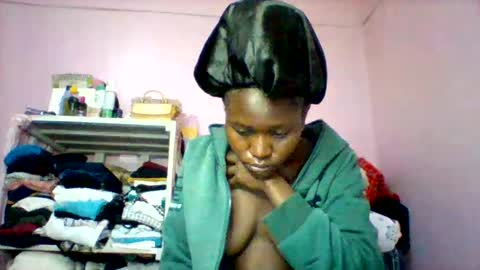 Snapshot of cutezola chatting on 09-17-25, 02:57 cutezola online show from 09-17-25, 02:57