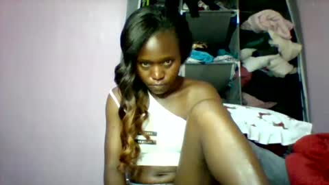 Snapshot of cutezola chatting on 10-14-25, 11:11 cutezola online show from 10-14-25, 11:11