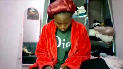 Snapshot of cutezola chatting on 10-29-25, 03:09 cutezola online show from 10-29-25, 03:09