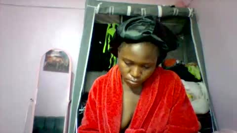 Snapshot of cutezola chatting on 10-30-25, 02:57 cutezola online show from 10-30-25, 02:57