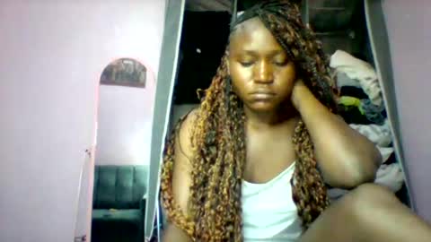 Snapshot of cutezola chatting on 11-06-25, 02:56 cutezola online show from 11-06-25, 02:56