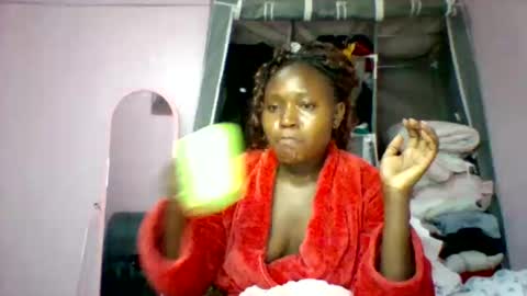 Snapshot of cutezola chatting on 11-14-25, 05:06 cutezola online show from 11-14-25, 05:06