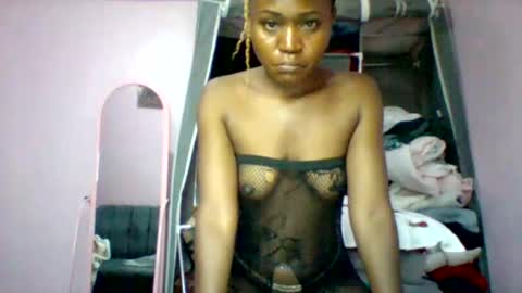 Snapshot of cutezola chatting on 11-15-25, 03:59 cutezola online show from 11-15-25, 03:59