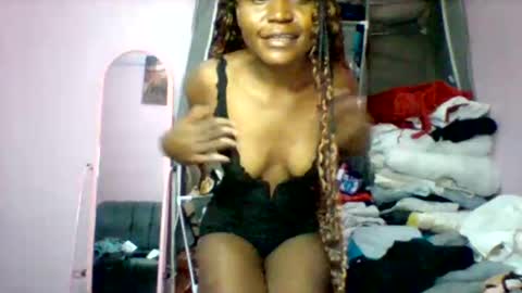 Snapshot of cutezola chatting on 11-22-25, 04:55 cutezola online show from 11-22-25, 04:55