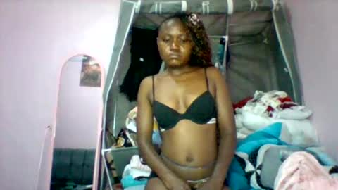 Snapshot of cutezola chatting on 11-24-25, 04:34 cutezola online show from 11-24-25, 04:34