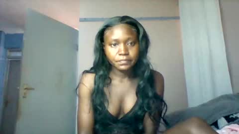 Snapshot of cutezola chatting on 11-30-25, 04:16 cutezola online show from 11-30-25, 04:16