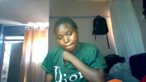 Snapshot of cutezola chatting on 12-15-25, 07:12 cutezola online show from 12-15-25, 07:12