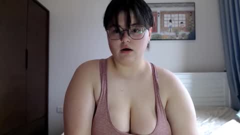 Snapshot of cutie_florence chatting on 09-15-25, 08:47 Sophie Lilith online show from 09-15-25, 08:47