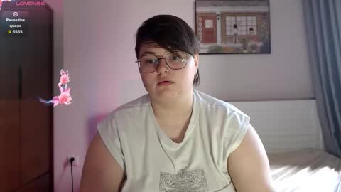 Snapshot of cutie_florence chatting on 09-24-25, 08:06 Sophie Lilith online show from 09-24-25, 08:06