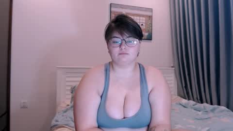 Snapshot of cutie_florence chatting on 10-11-25, 04:44 Sophie Lilith online show from 10-11-25, 04:44