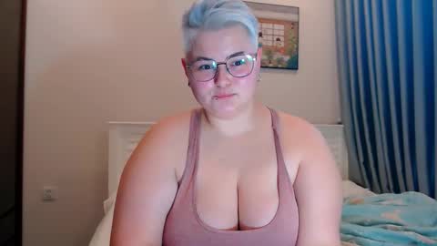 Snapshot of cutie_florence chatting on 10-16-25, 07:31 Sophie Lilith online show from 10-16-25, 07:31