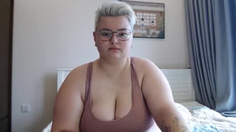 Snapshot of cutie_florence chatting on 10-29-25, 09:22 Sophie Lilith online show from 10-29-25, 09:22