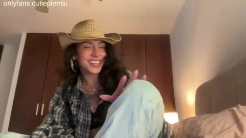 Snapshot of cutiepiemiu chatting on 06-25-26, 05:23 cutiepiemiu - online show from 06-25-26, 05:23