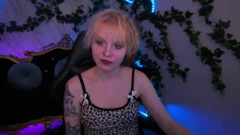 cutiiebunny online show from 10-21-25, 01:34
