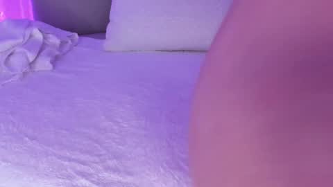 Snapshot of cutte_hanna18 chatting on 12-16-25, 06:57 Hannah online show from 12-16-25, 06:57