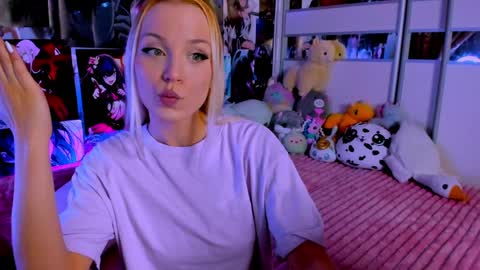 Snapshot of cuttie_ponyy chatting on 12-10-24, 09:33 Nora online show from 12-10-24, 09:33