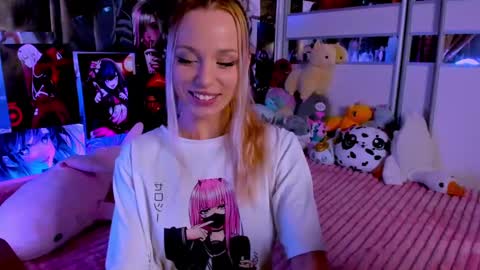 Snapshot of cuttie_ponyy chatting on 01-10-25, 09:42 Nora online show from 01-10-25, 09:42